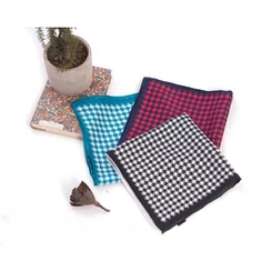 Majhen svileni kvadratni šal